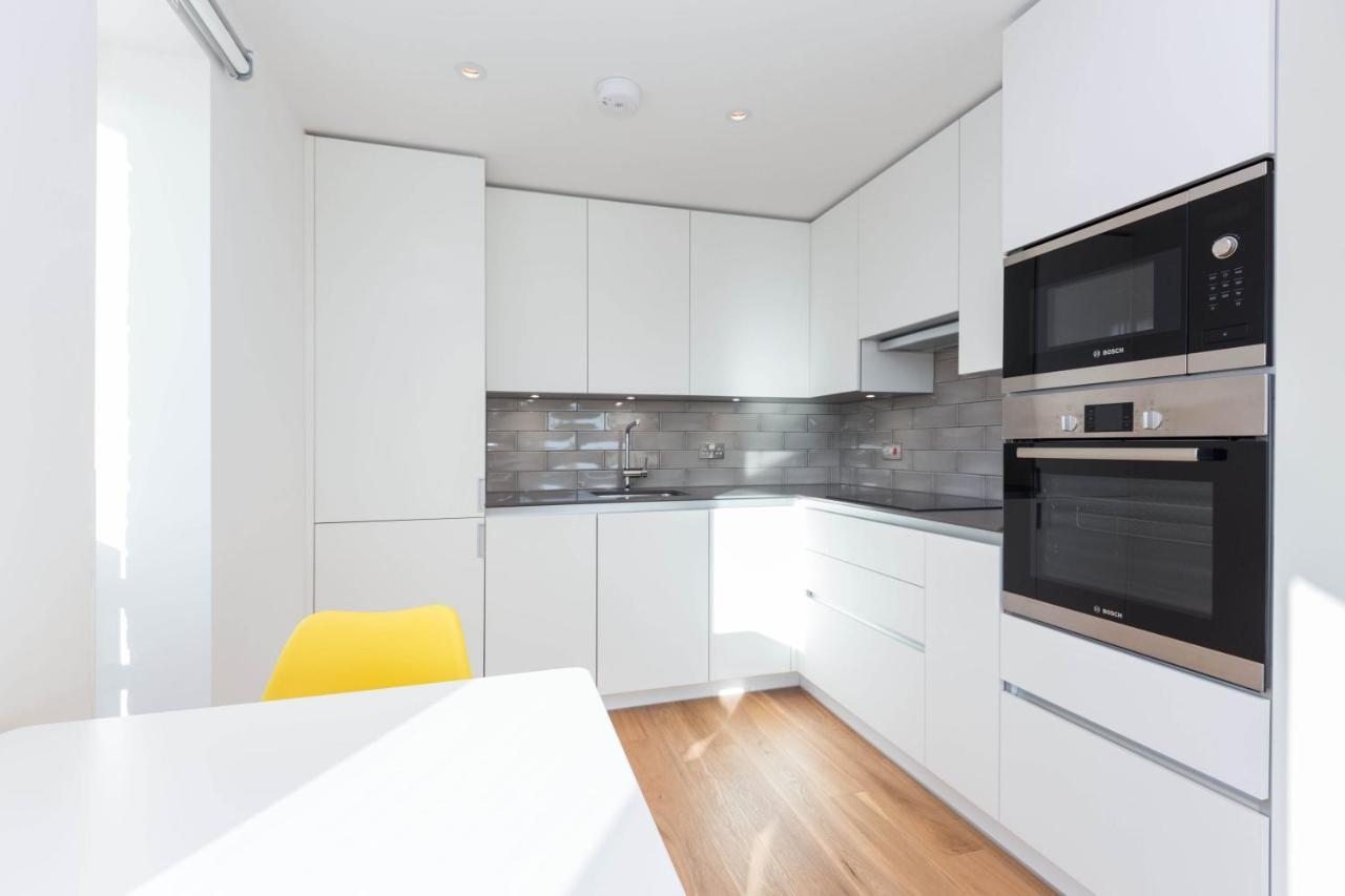 Spacious & Modern 1 Bedroom Close To Station In E16 Londres Exterior foto