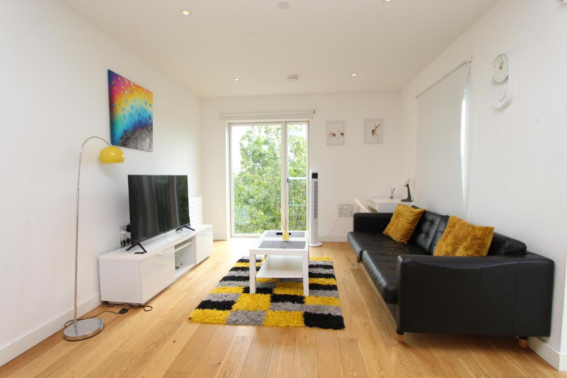 Spacious & Modern 1 Bedroom Close To Station In E16 Londres Exterior foto